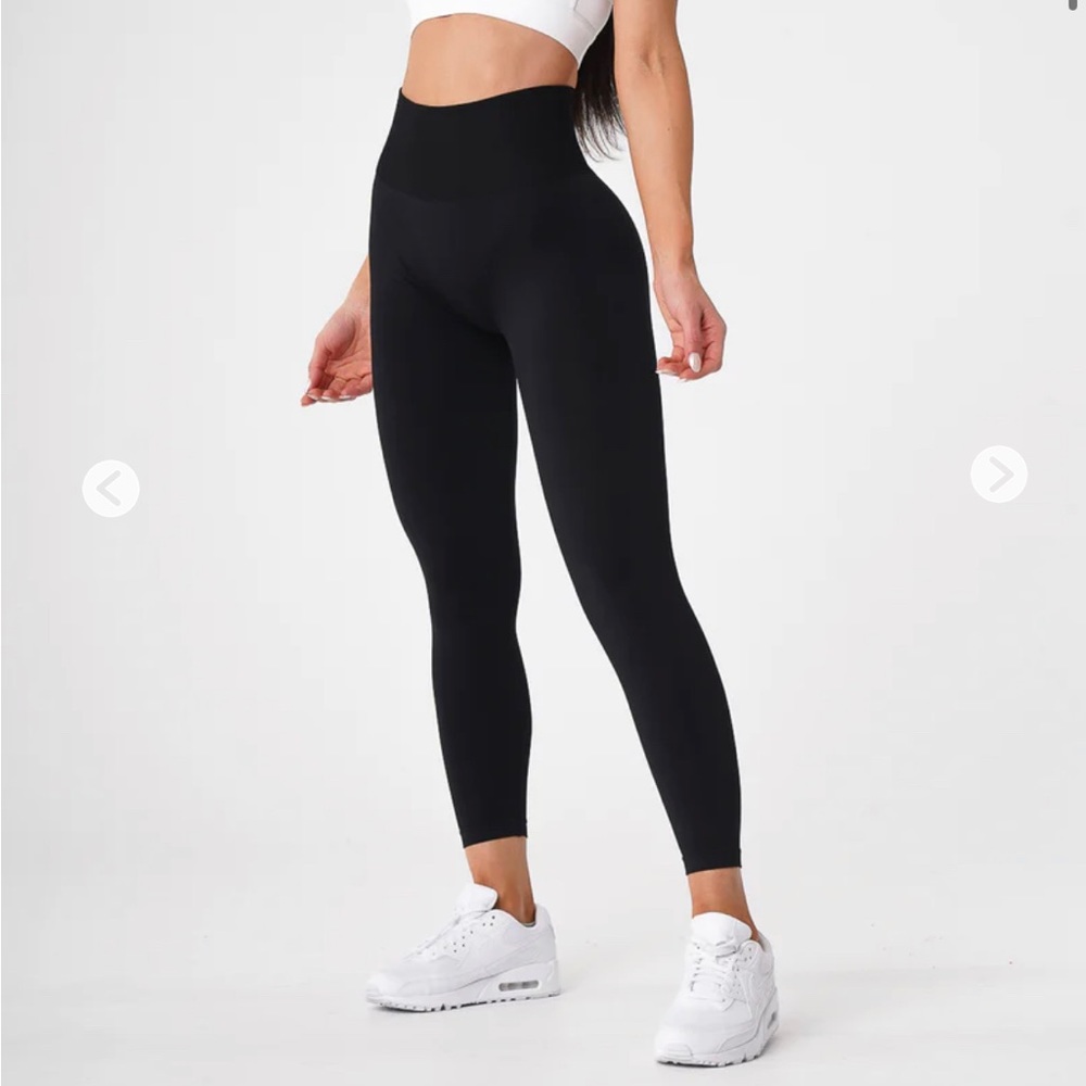 NVGTN Black Solid Seamless Leggings Small